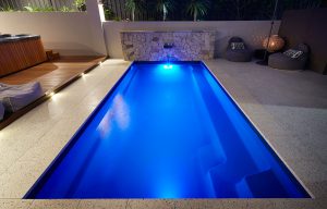 CapriceSwimmingpool7